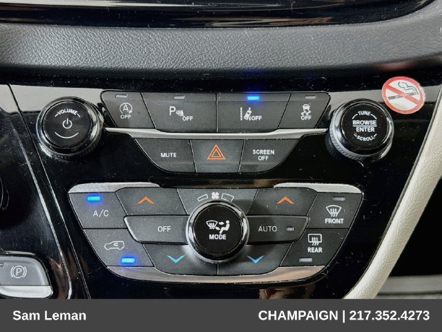 Used 2024 Chrysler Pacifica Touring-L FWD image 15