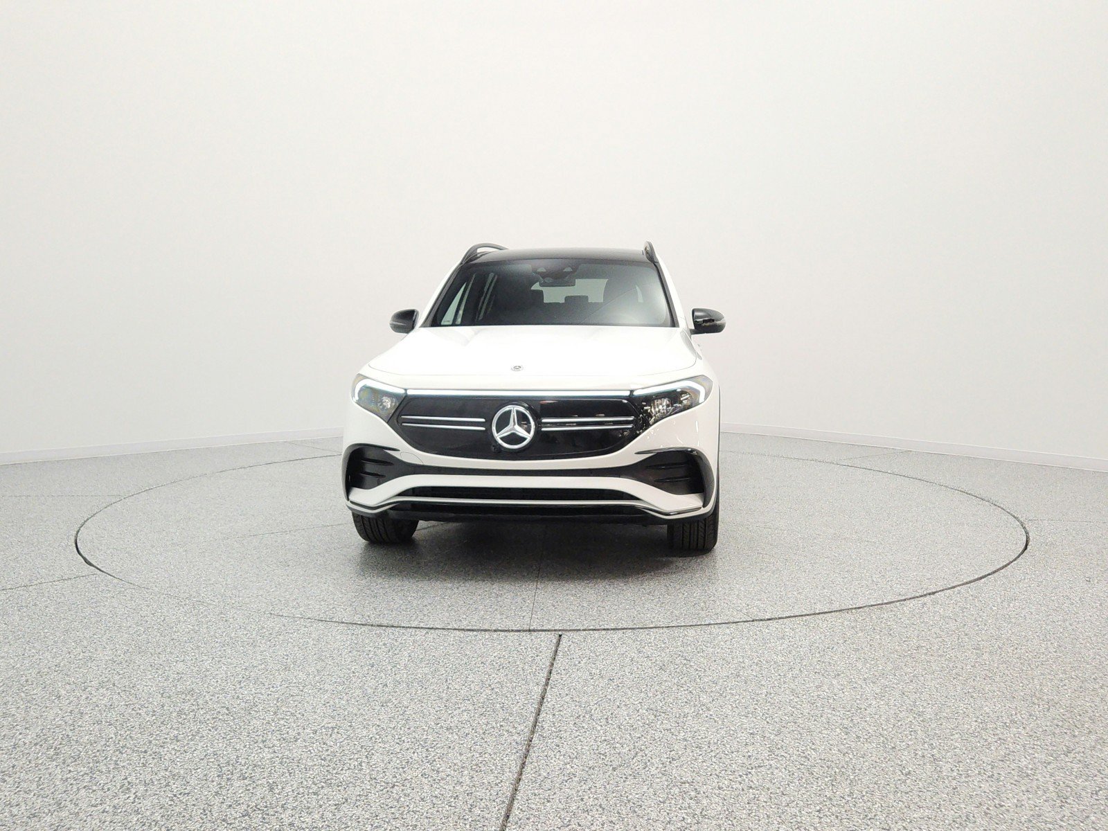 Used 2023 Mercedes-Benz EQB 350 4MATIC SUV image 2