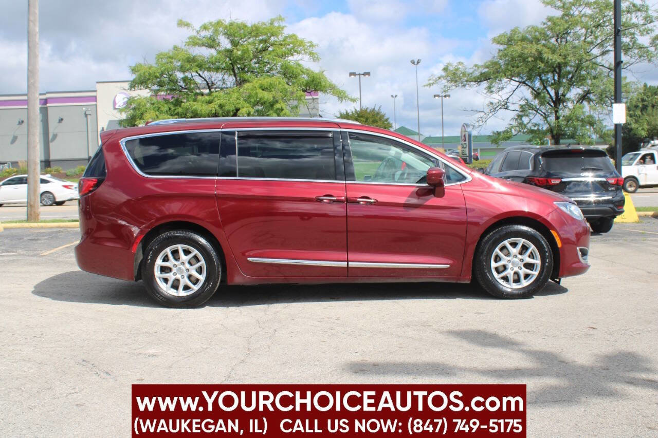 Used 2020 Chrysler Pacifica Touring-L FWD image 4