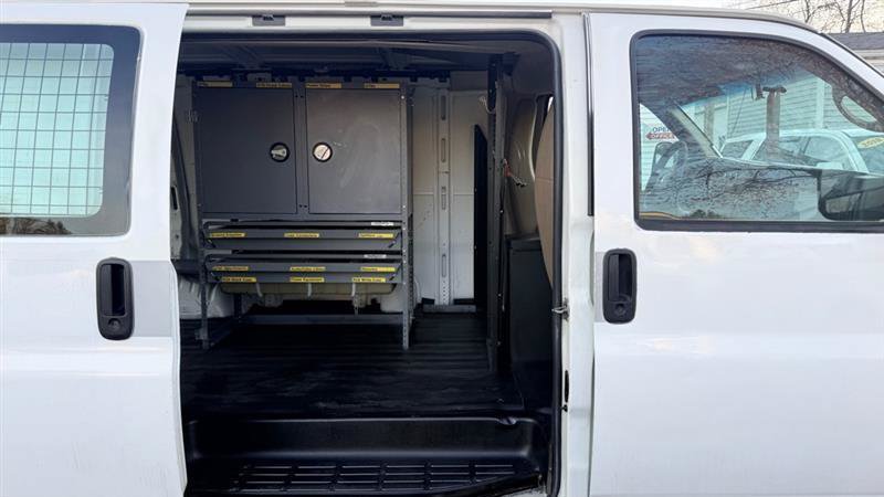Used 2011 Chevrolet Express 2500 RWD image 27