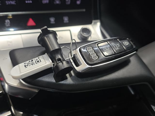 Used 2021 Audi e-tron Premium Plus w/ Premium Plus Package AWD/4WD image 21
