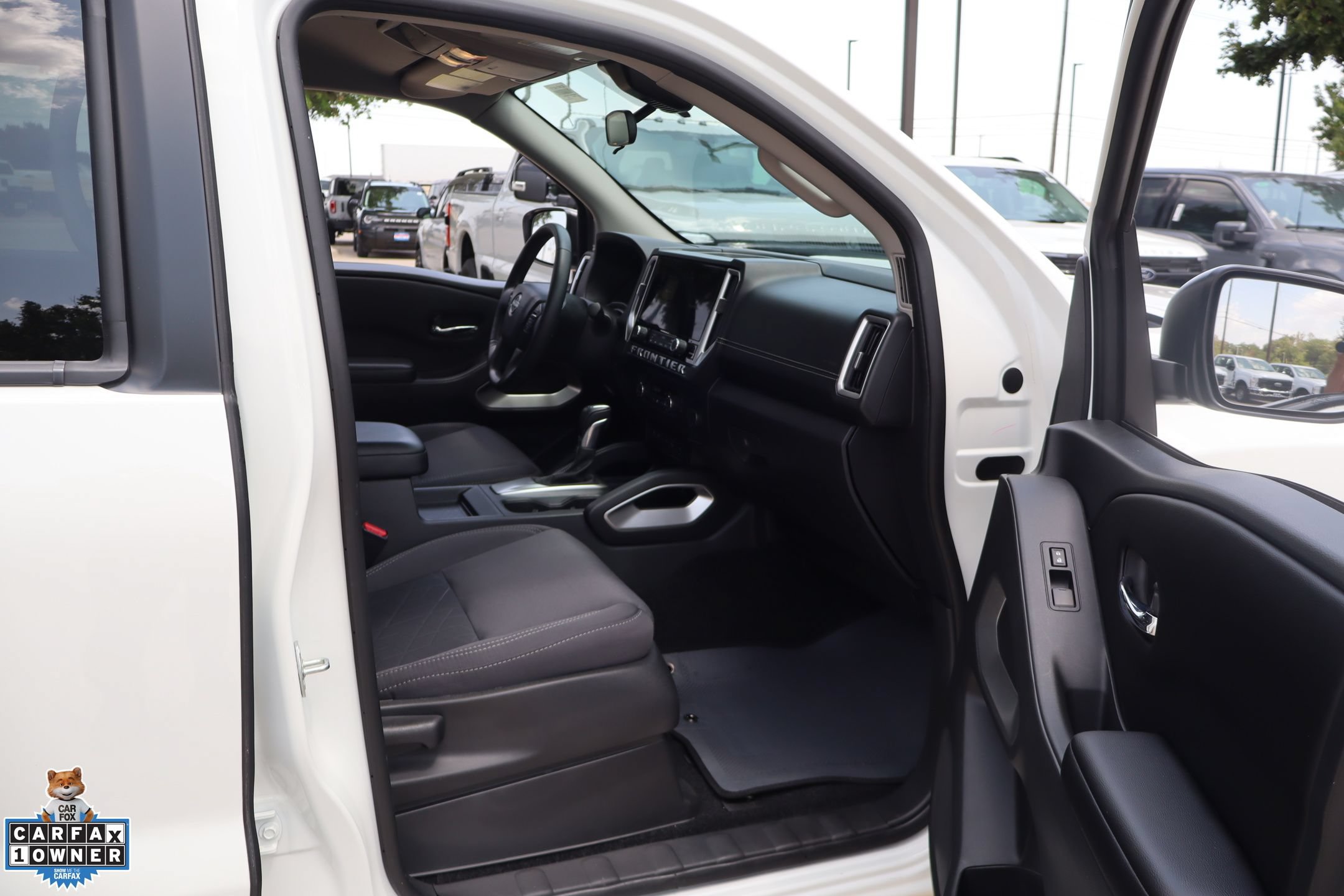 Used 2025 Nissan Frontier SV w/ SV Convenience Package RWD image 28