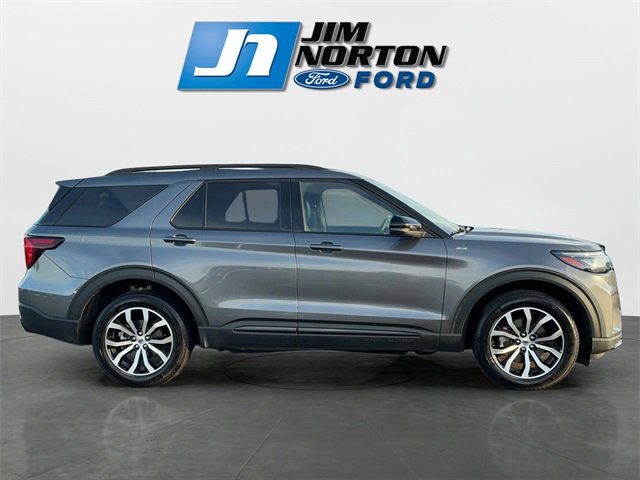 Used 2025 Ford Explorer ST-Line image 2