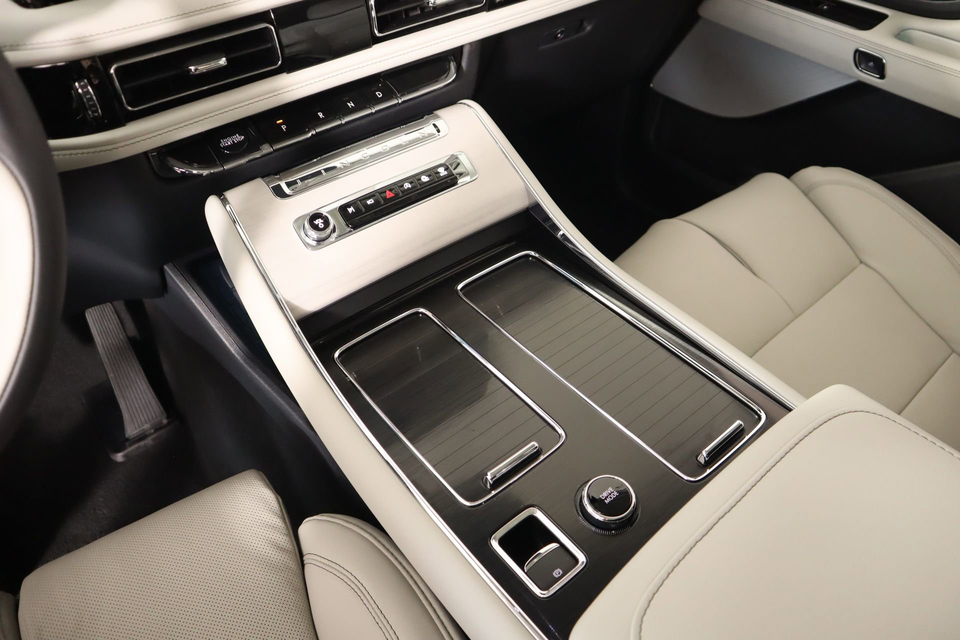 New 2026 Lincoln Aviator Reserve AWD/4WD image 8