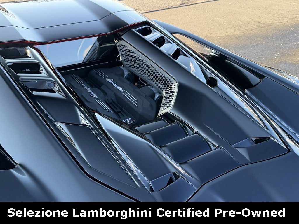 Used 2024 Lamborghini Revuelto image 16