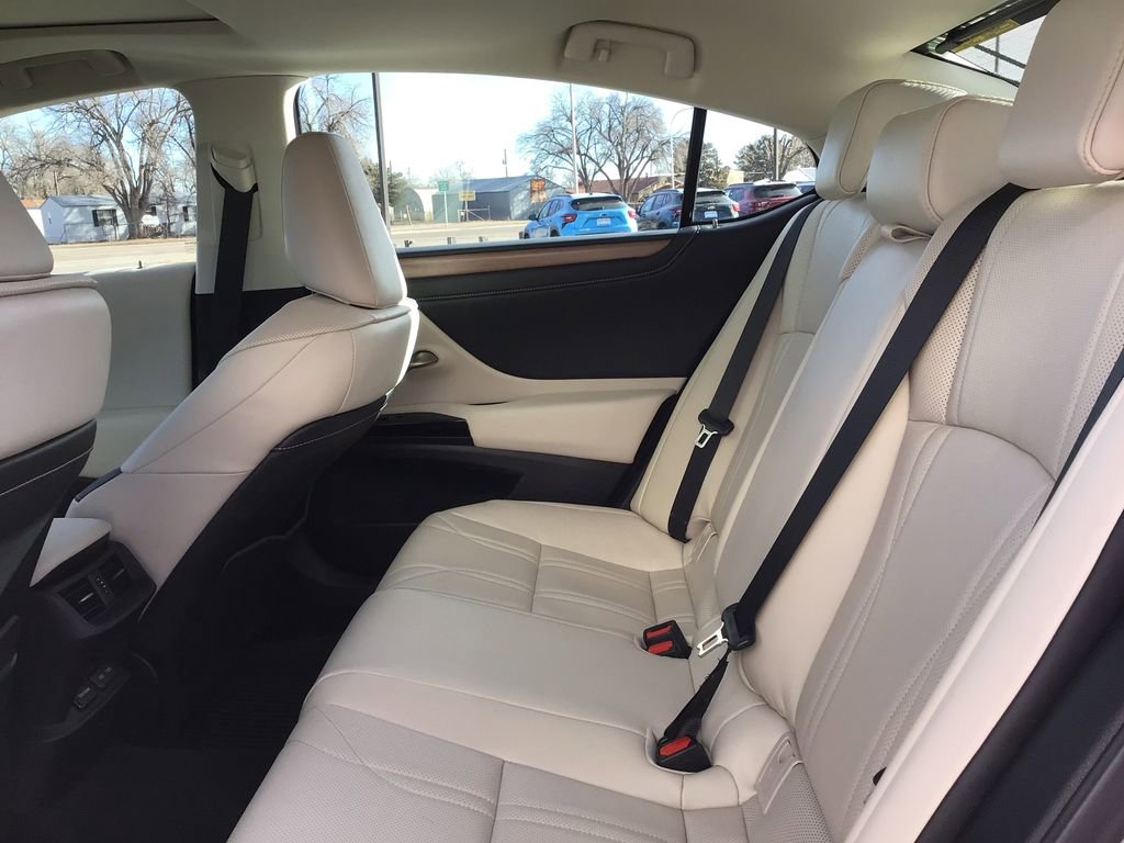 Used 2023 Lexus ES 350 w/ Luxury Package image 9