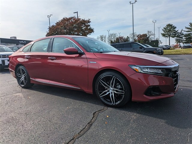 Used 2022 Honda Accord Touring image 2