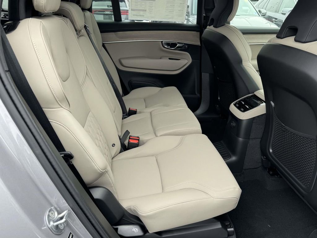 New 2026 Volvo XC90 T8 Plus w/ Protection Package Premier AWD/4WD image 13