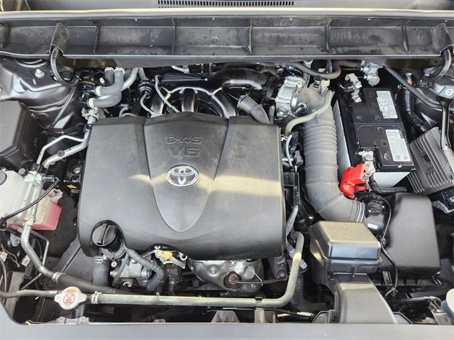 Used 2022 Toyota Highlander XLE image 16