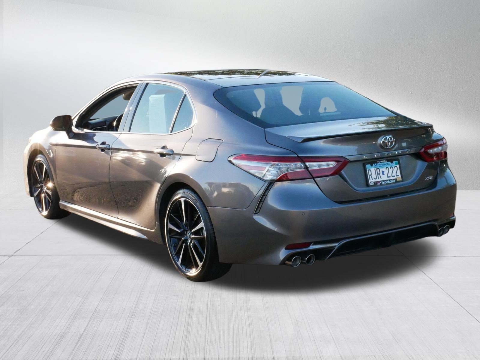 Used 2018 Toyota Camry XSE FWD image 4
