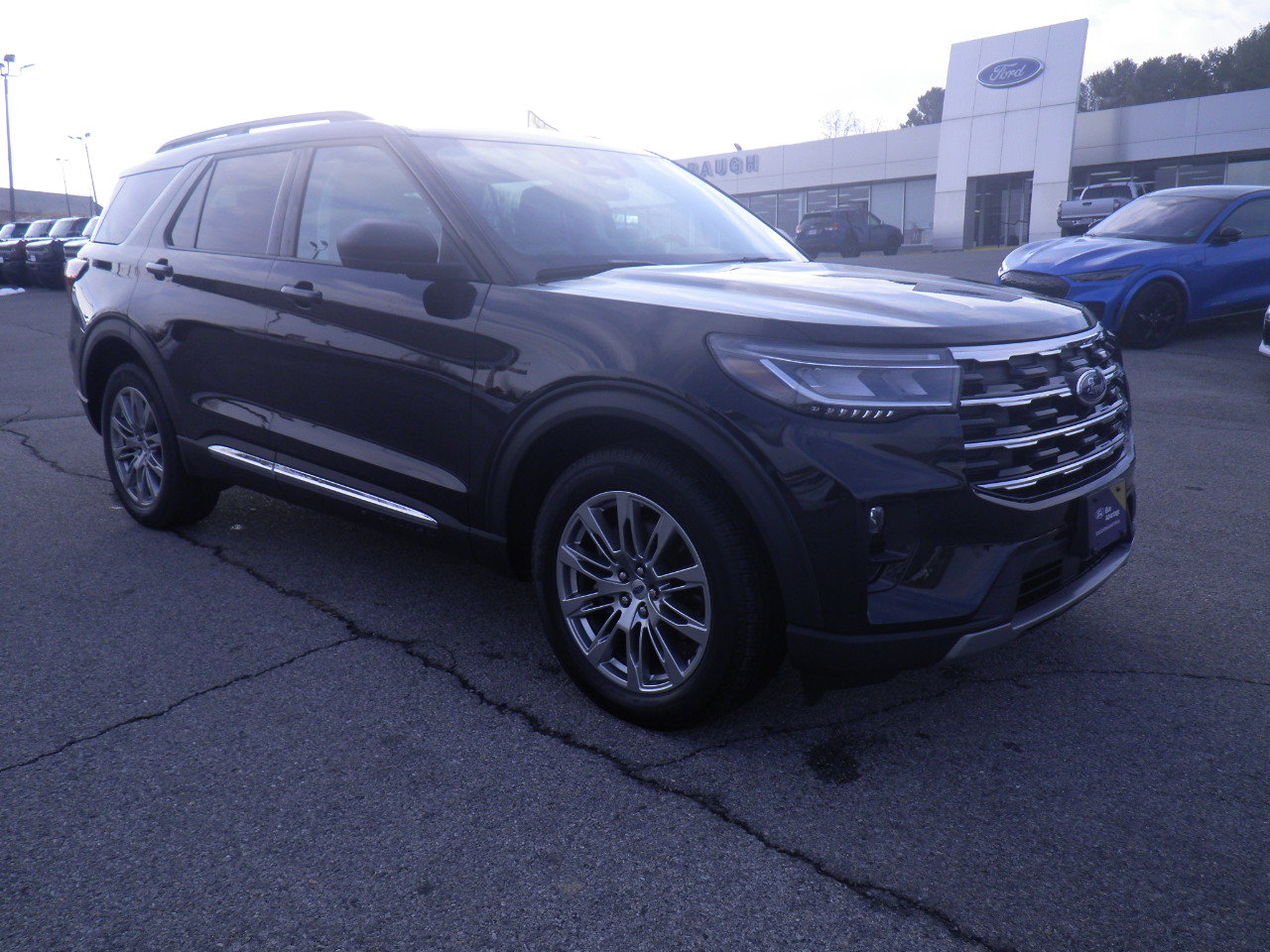 Certified 2025 Ford Explorer Active w/ Active Comfort Package image 1