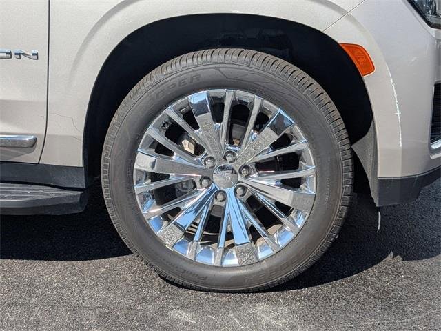 Used 2021 GMC Yukon XL SLT w/ SLT Luxury Plus Package image 11