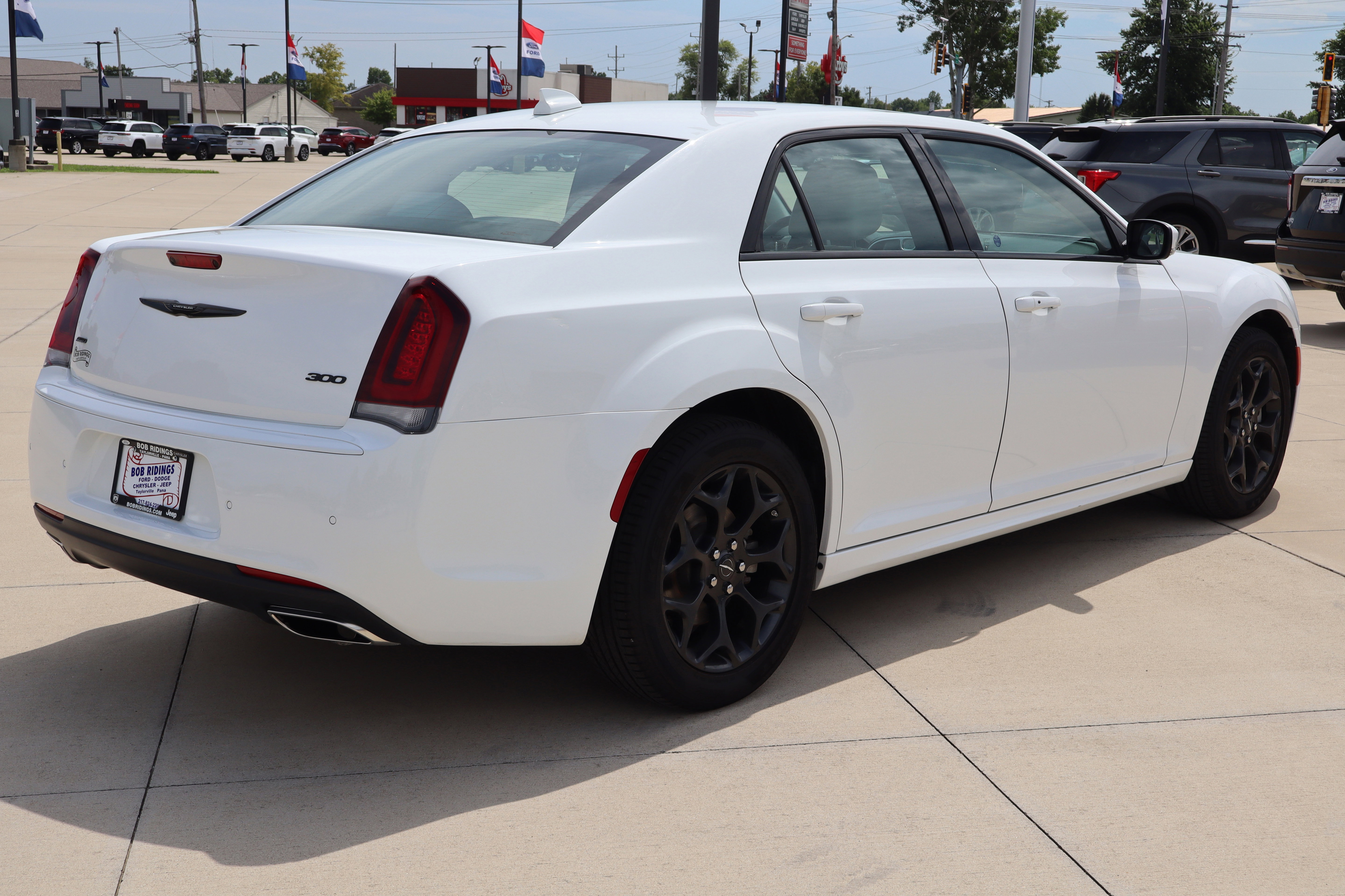 Used 2023 Chrysler 300 Touring L image 6