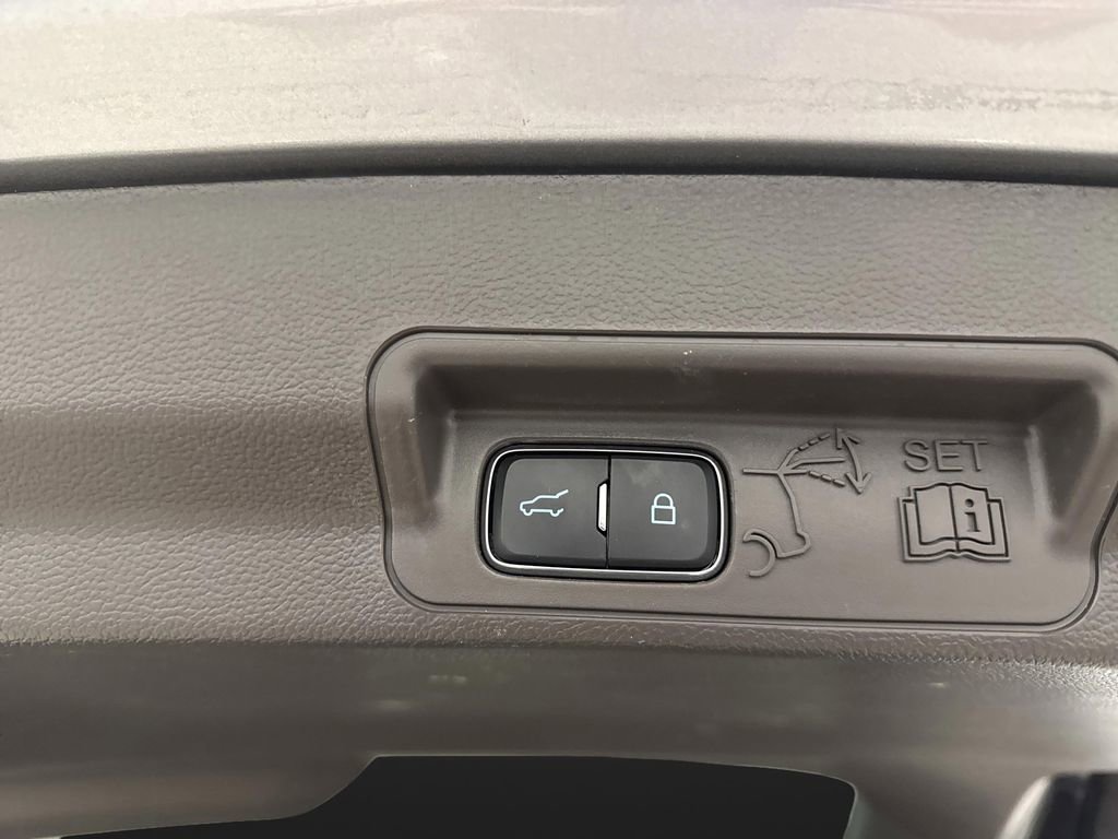 Used 2023 Ford Explorer Platinum w/ Class IV Trailer Tow Package image 16