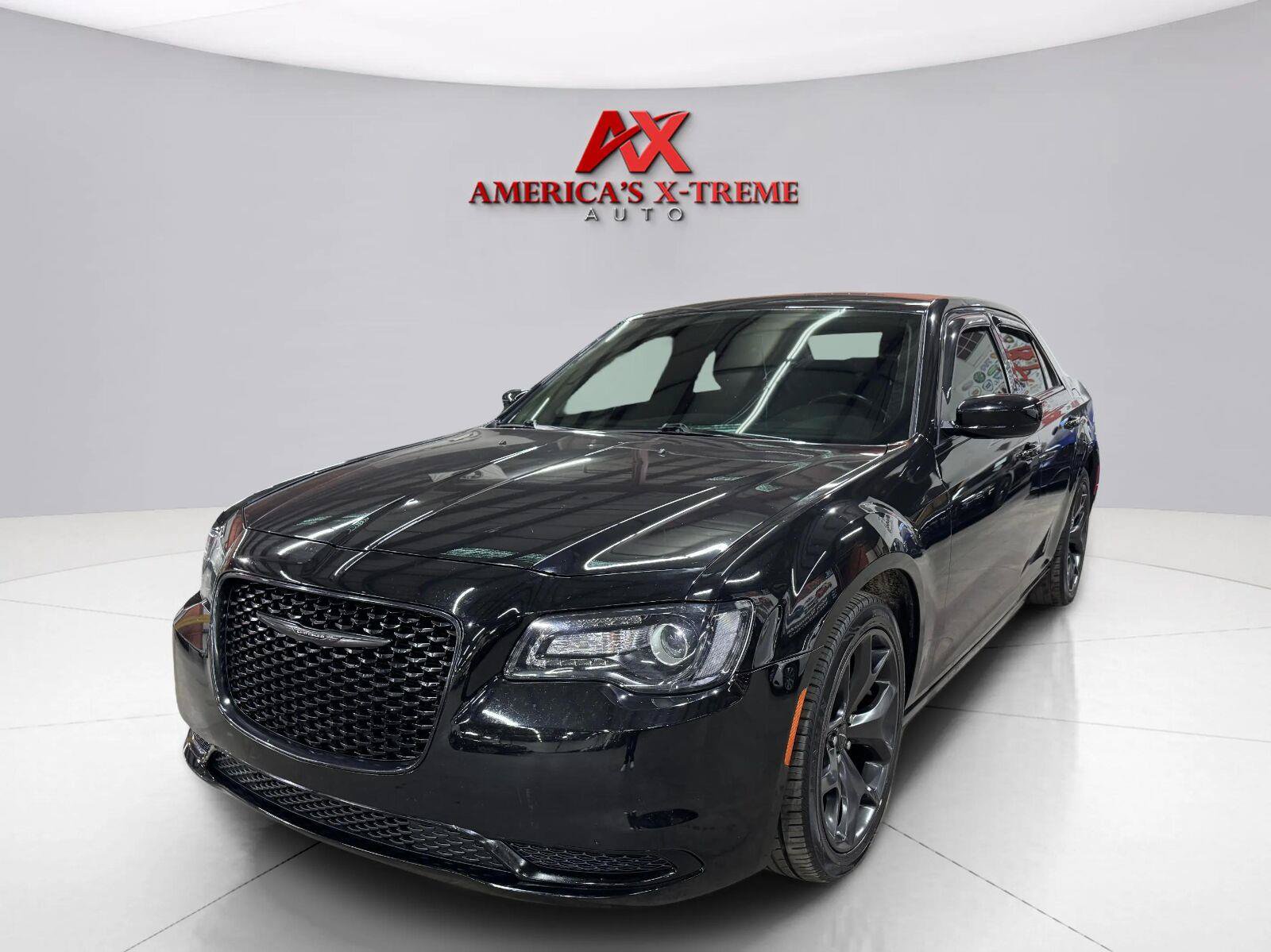 Used 2022 Chrysler 300 Touring w/ Sport Appearance Package RWD image 2