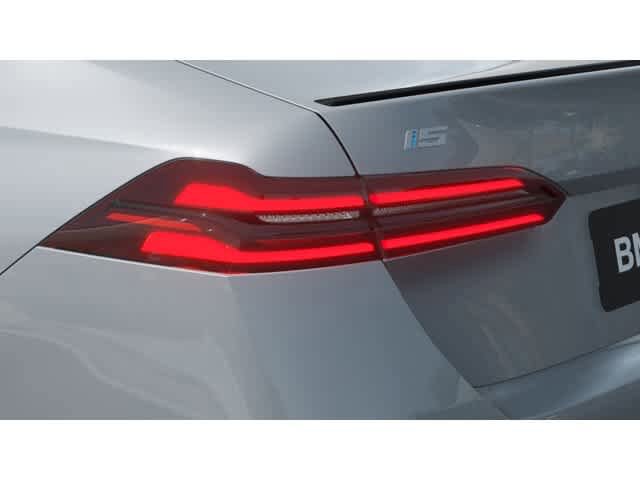 New 2027 BMW i5 xDrive40 AWD/4WD image 8