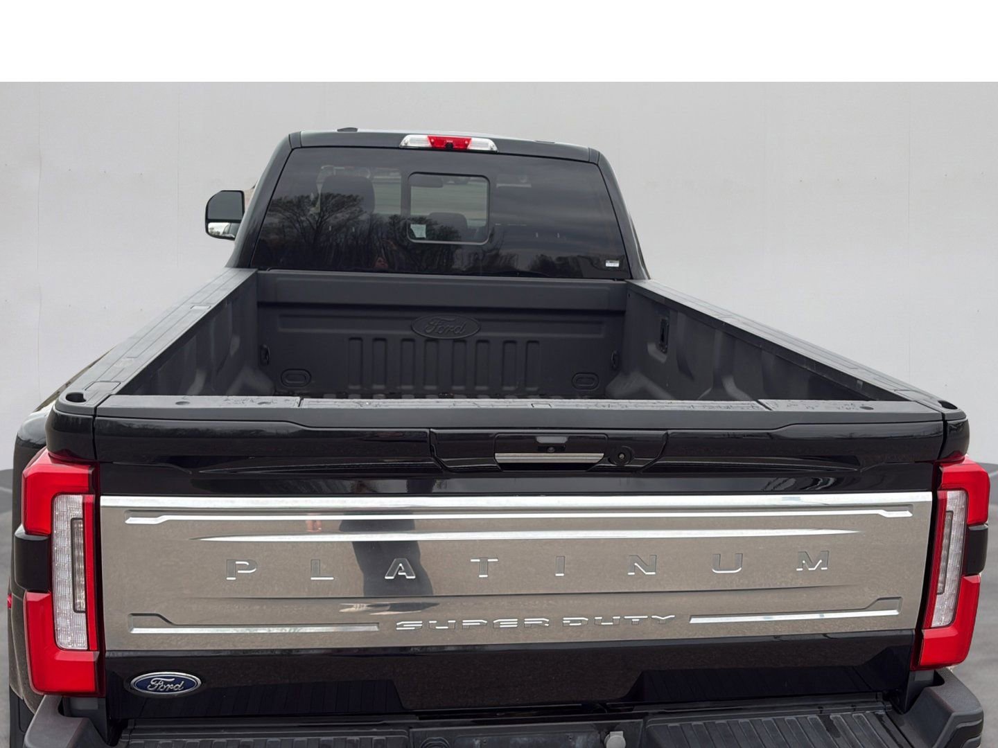 Used 2023 Ford F450 Platinum w/ FX4 Off-Road Package AWD/4WD image 14