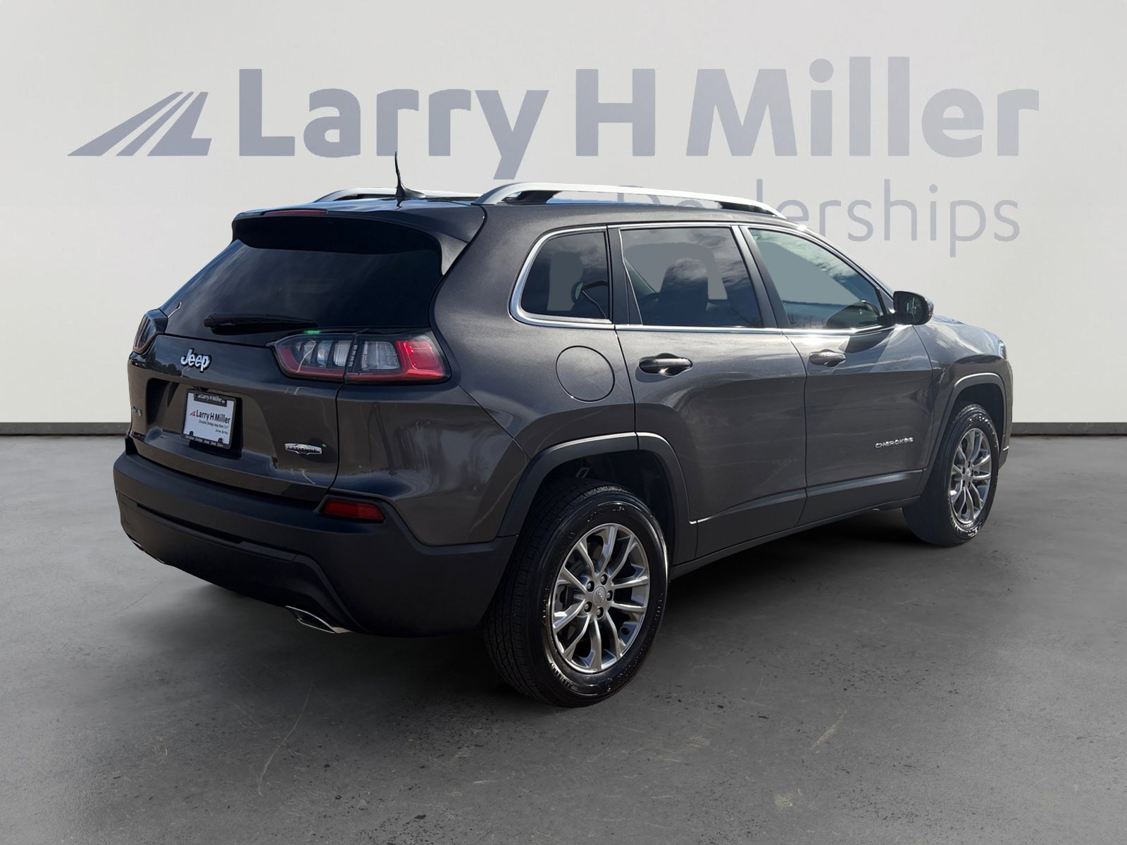 Used 2019 Jeep Cherokee Latitude Plus w/ Cold Weather Group image 6