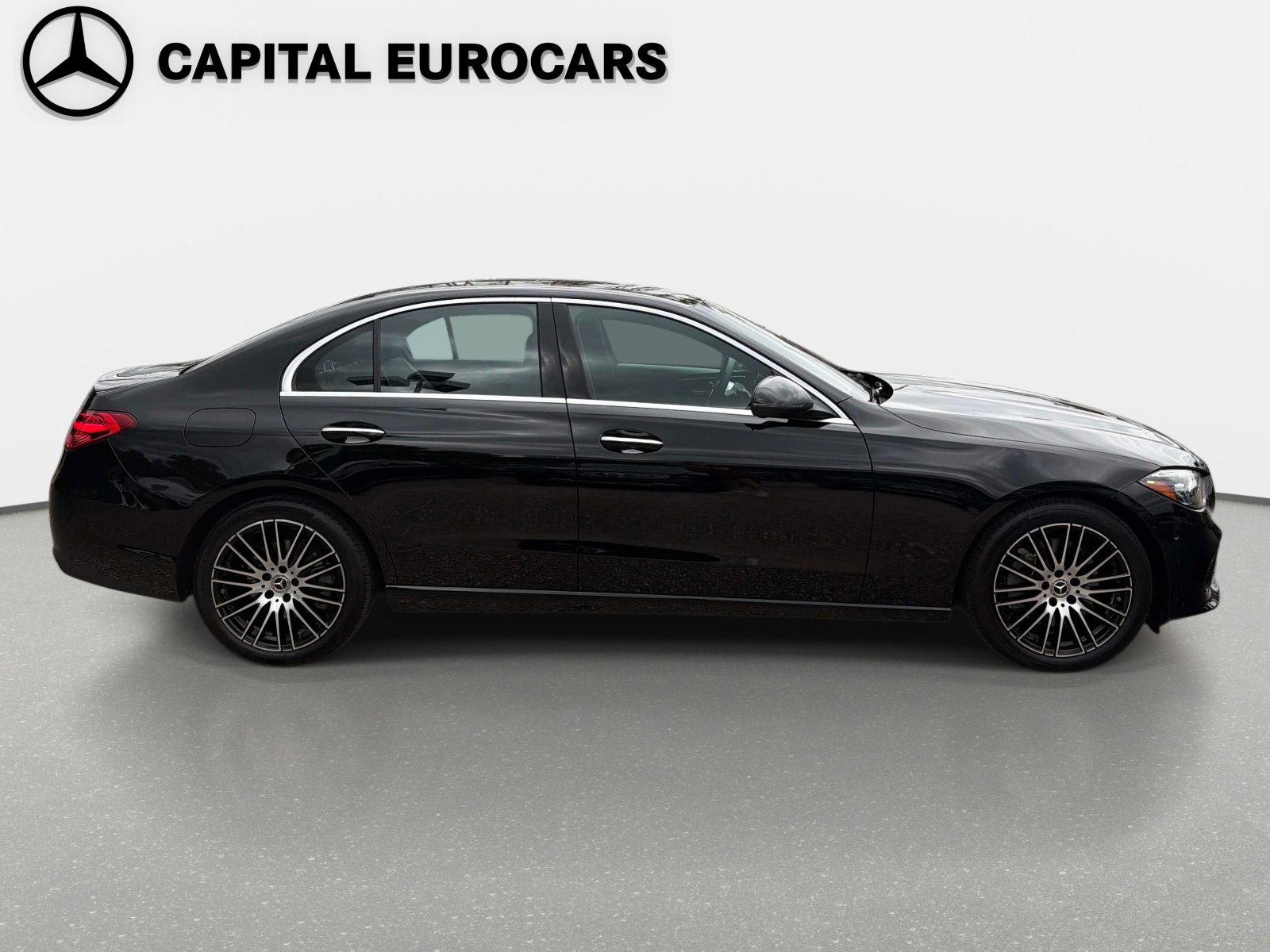 Used 2025 Mercedes-Benz C 300 Sedan image 4