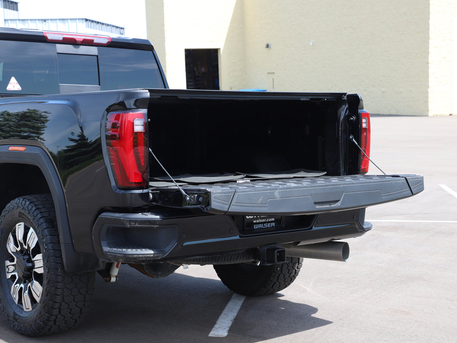 Used 2025 GMC Sierra 2500 Denali AWD/4WD image 11