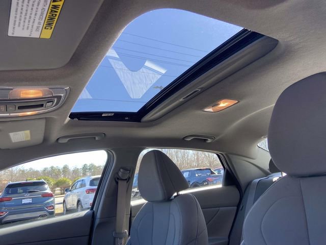 Certified 2024 Hyundai Elantra SEL w/ Convenience Package image 16