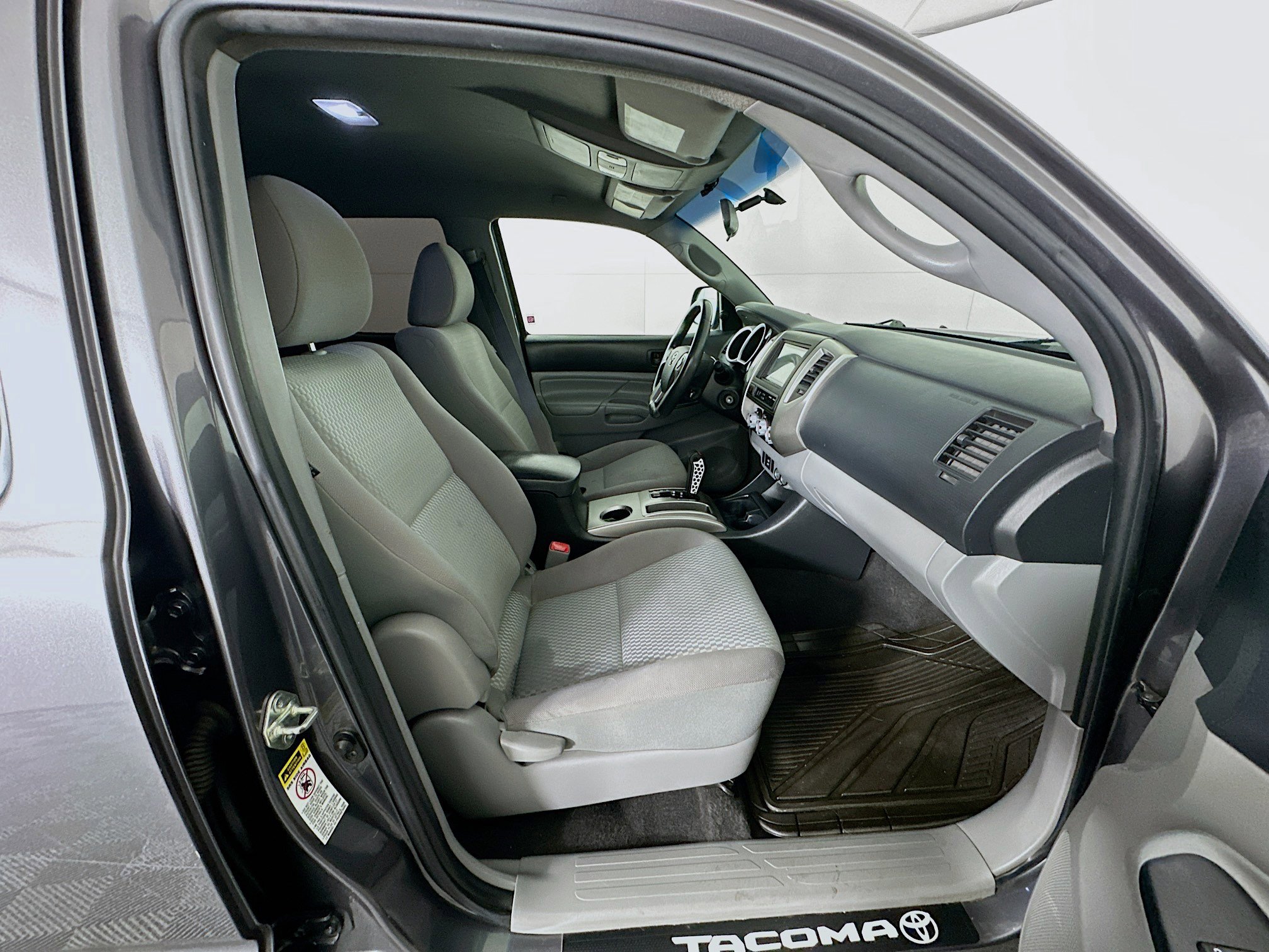 Used 2014 Toyota Tacoma PreRunner image 28