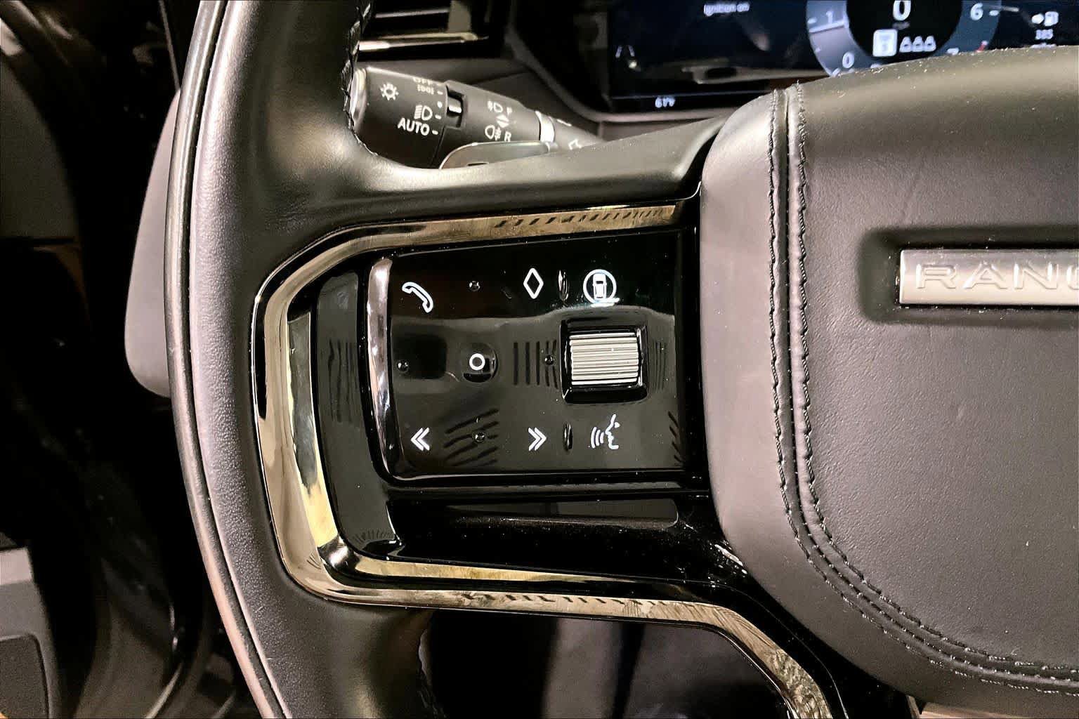 Used 2025 Land Rover Range Rover Velar Dynamic SE image 24