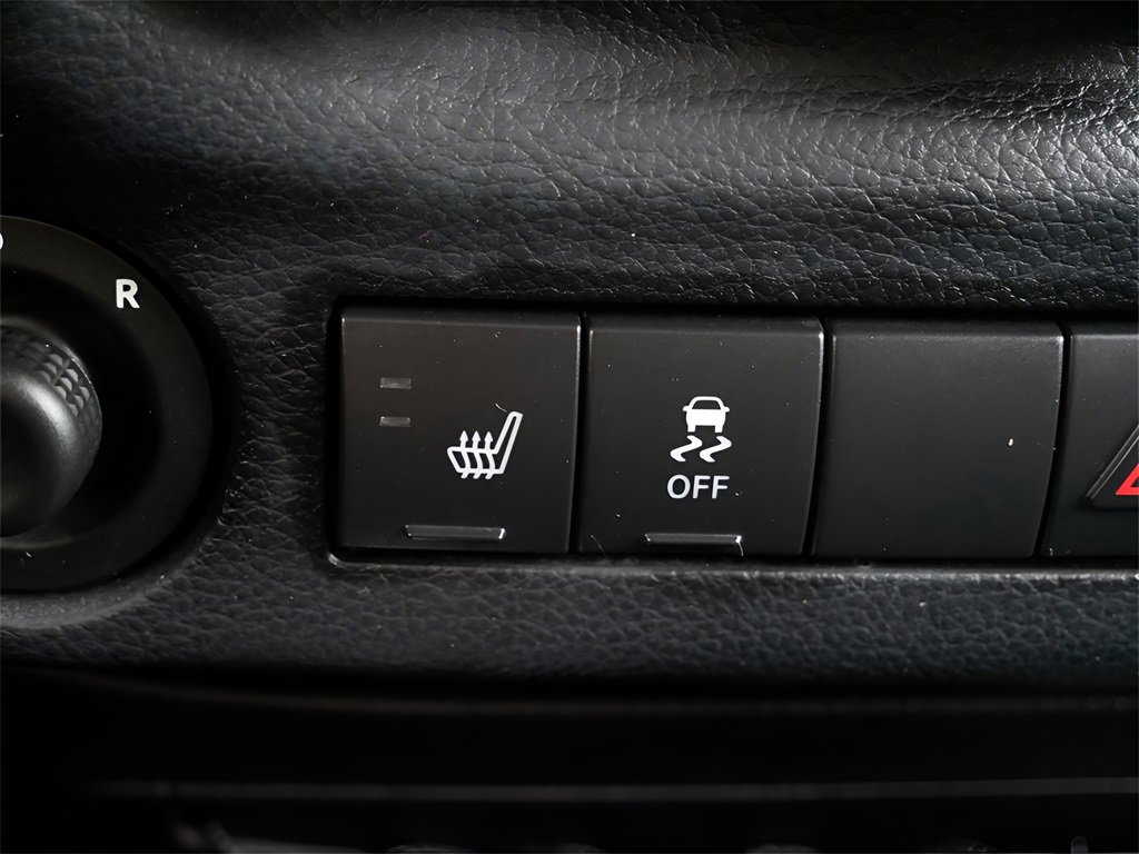 Used 2011 Jeep Wrangler Sahara w/ Dual Top Group image 26