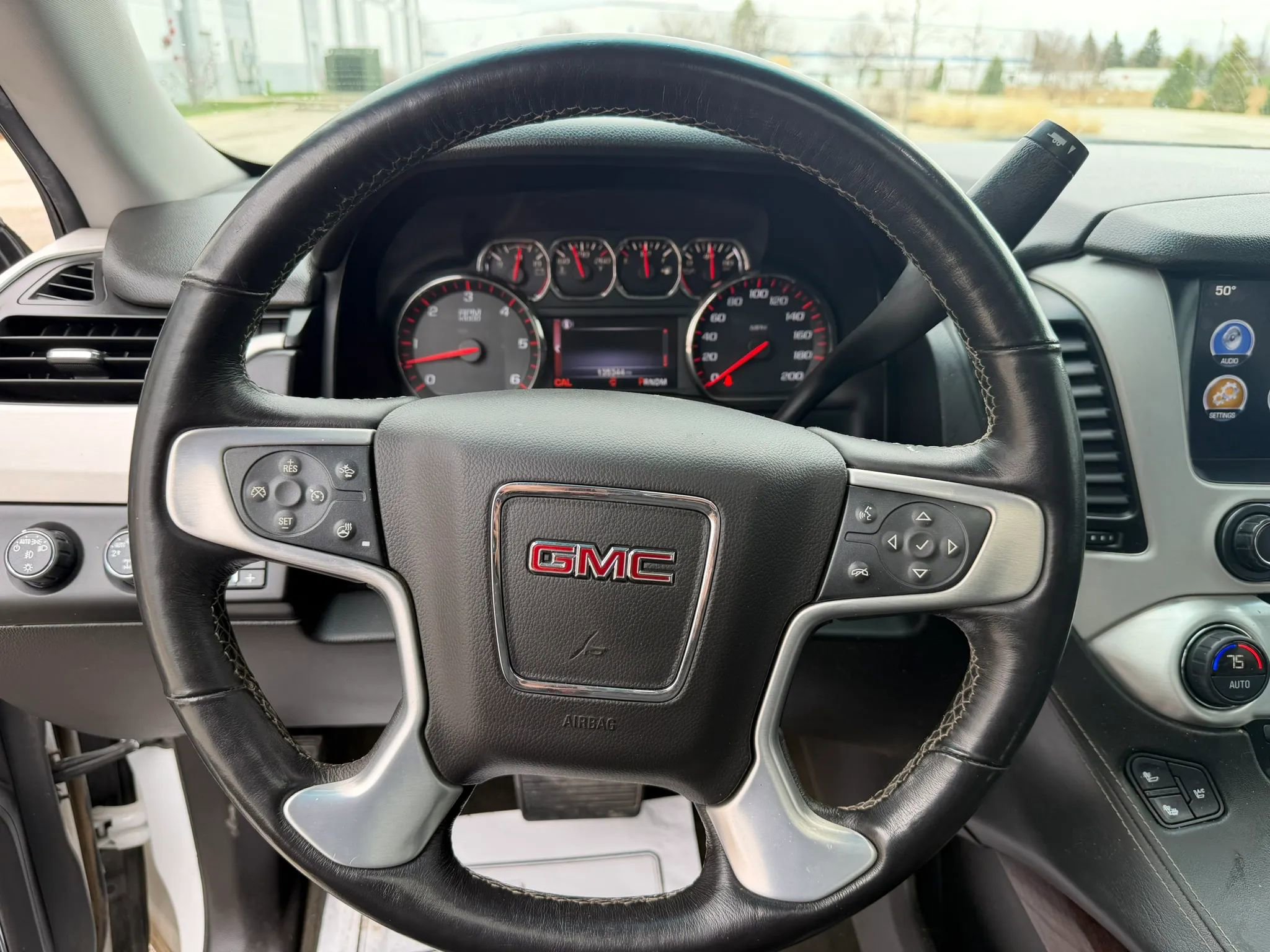 Used 2016 GMC Yukon XL SLT w/ HD Trailering Package image 28