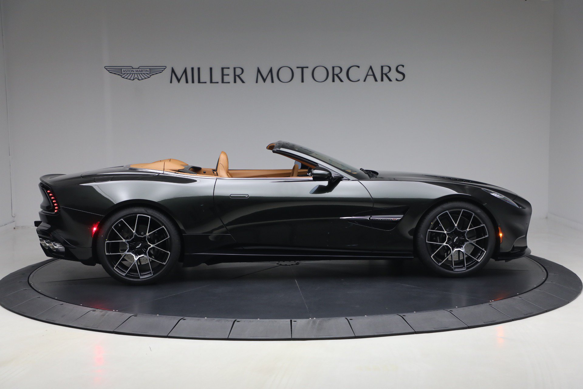 New 2026 Aston Martin Vanquish Convertible RWD image 9