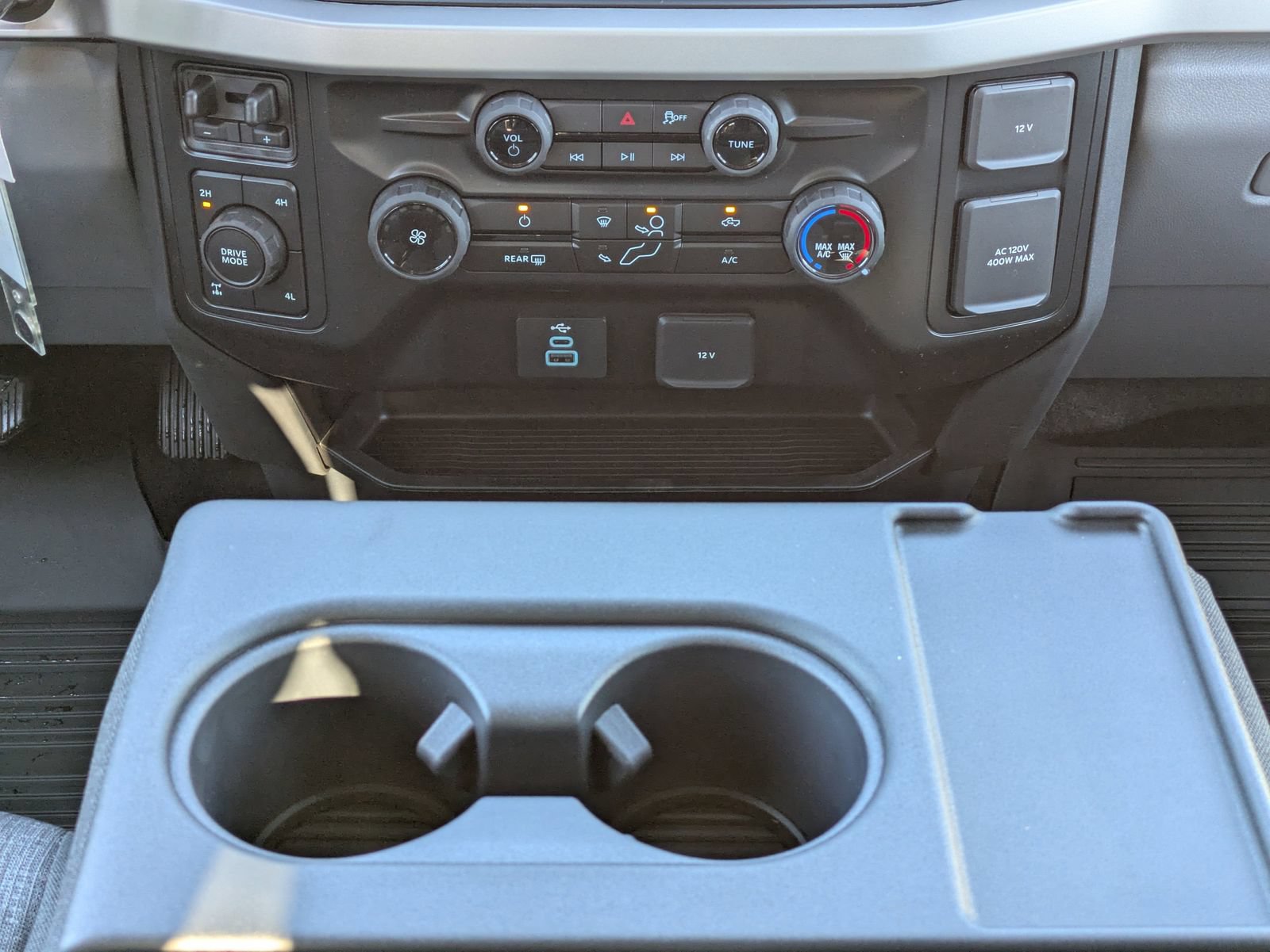 New 2026 Ford F250 XLT w/ FX4 Off-Road Package AWD/4WD image 18