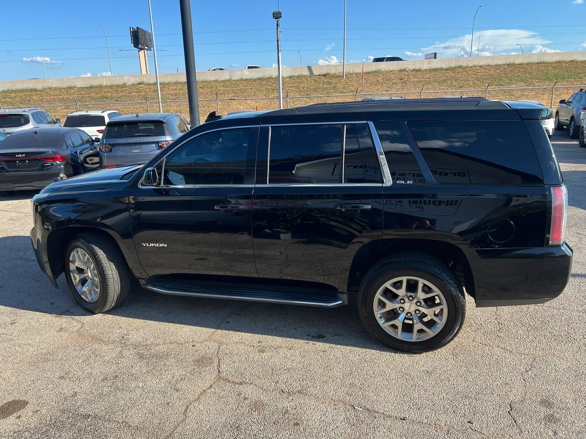 Used 2018 GMC Yukon SLE w/ SLE Value Package AWD/4WD image 10