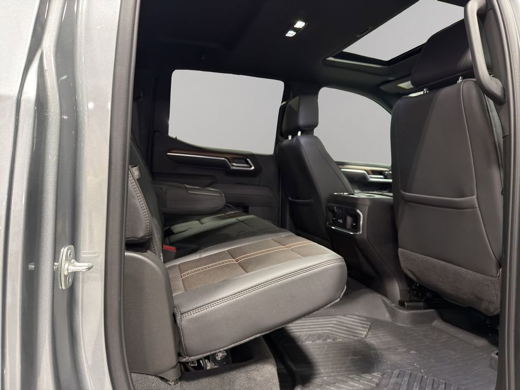 Used 2025 Chevrolet Silverado 1500 High Country w/ Technology Package image 19