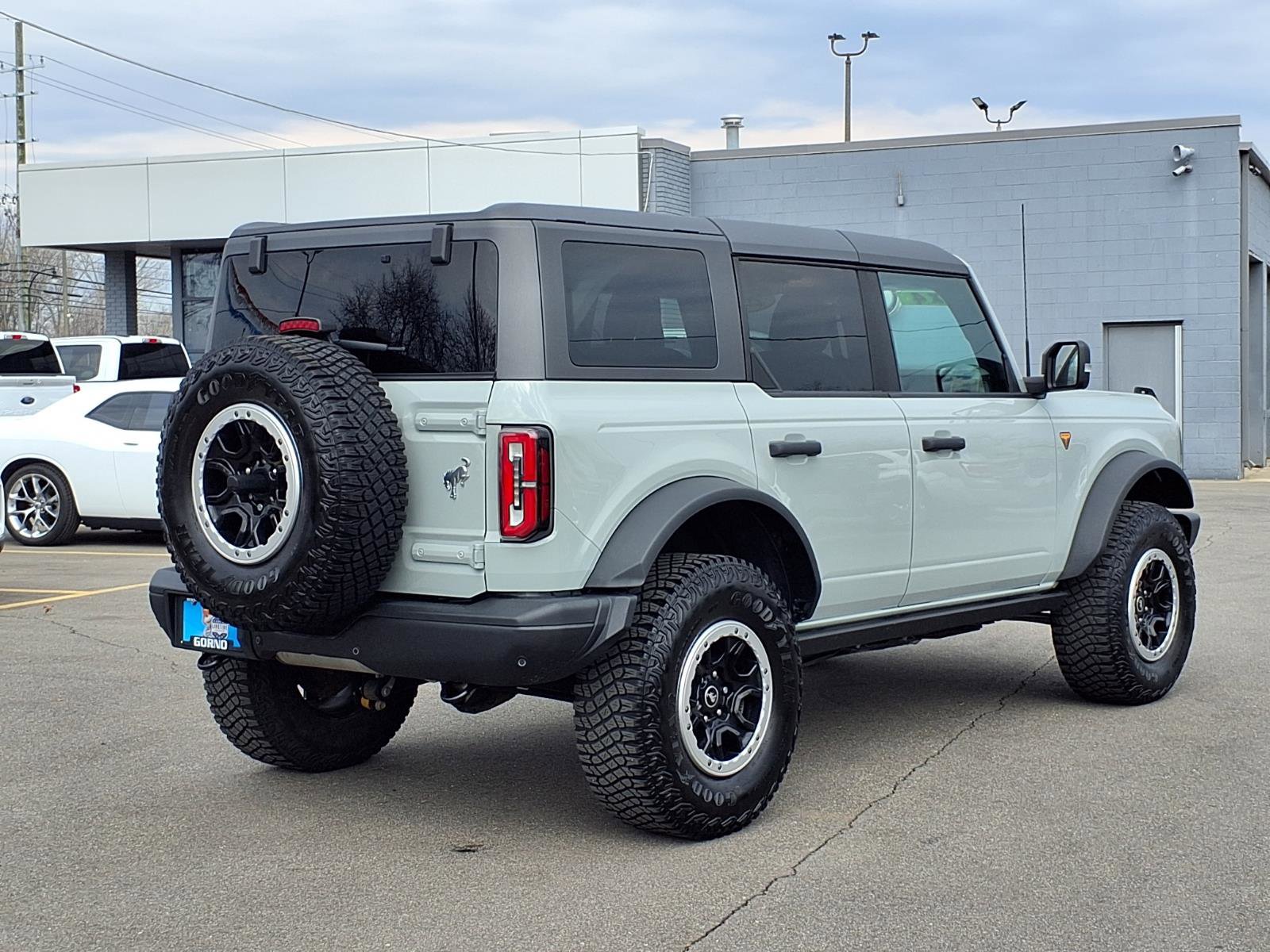 Used 2022 Ford Bronco Badlands image 2