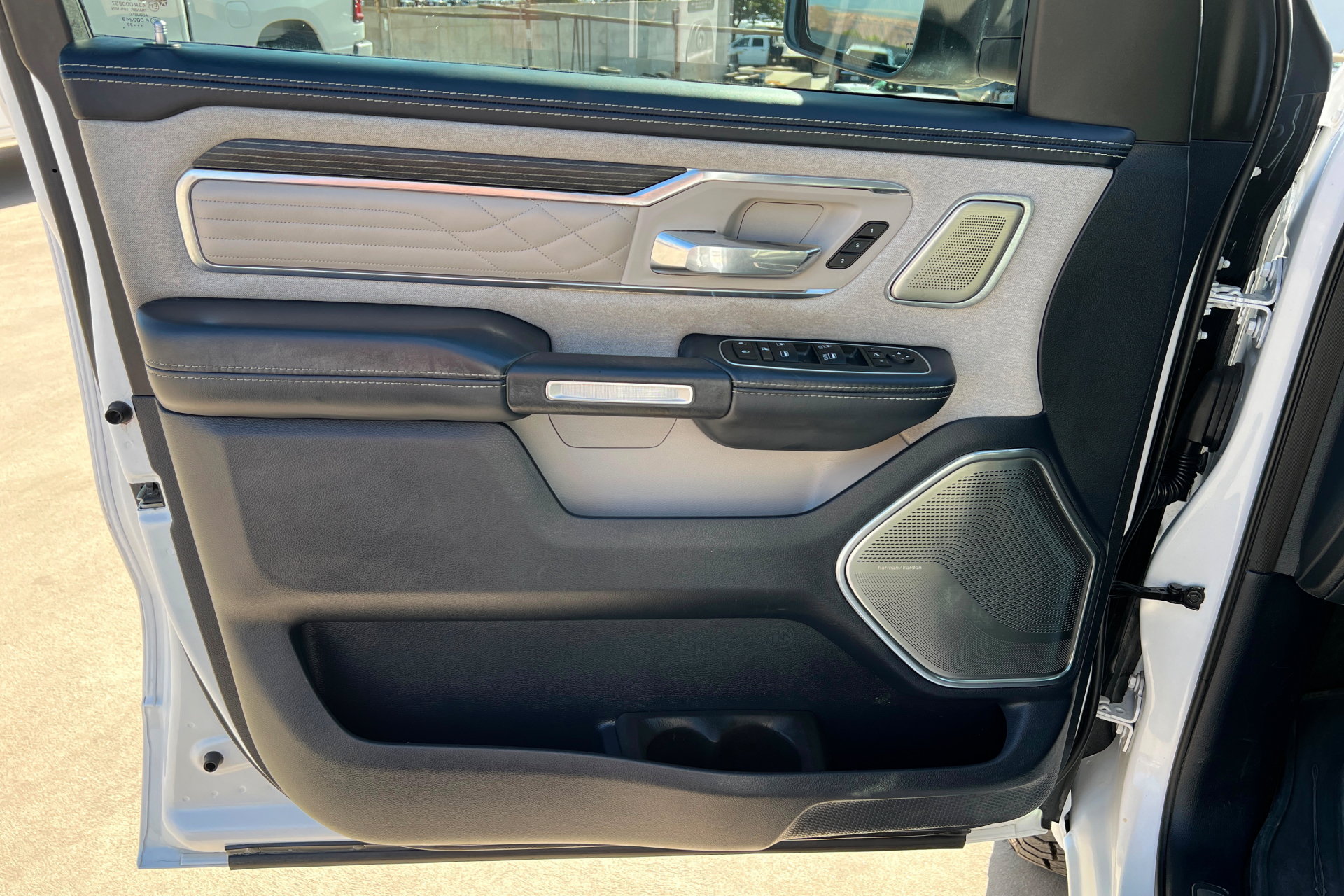 Used 2022 RAM 1500 Limited AWD/4WD image 14