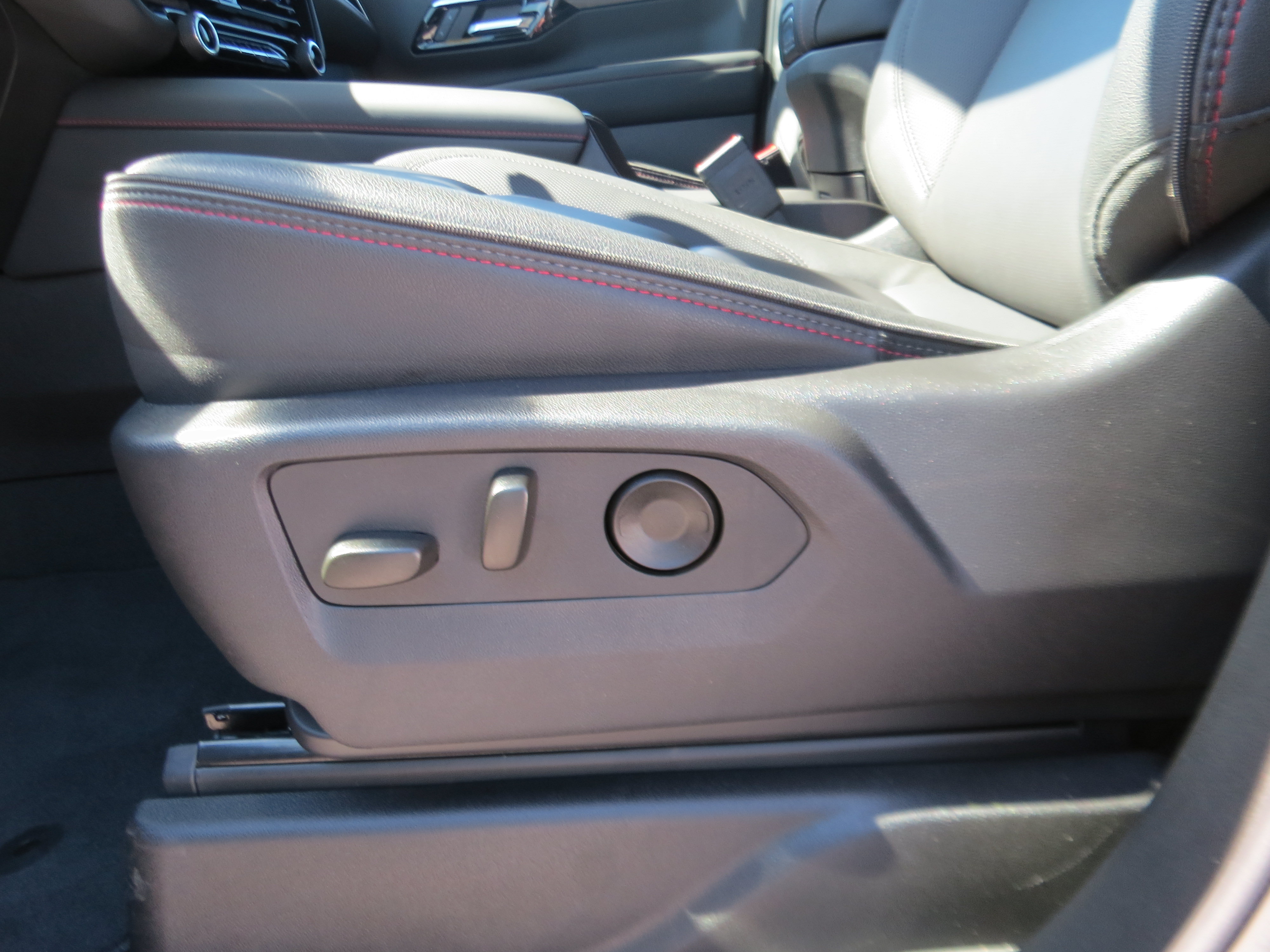 Used 2025 Chevrolet Tahoe RST w/ Advanced Technology Package AWD/4WD image 19