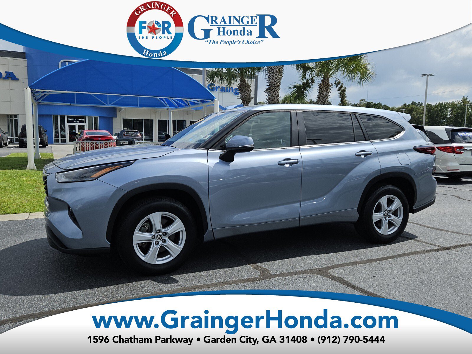 Used 2024 Toyota Highlander LE FWD image 1