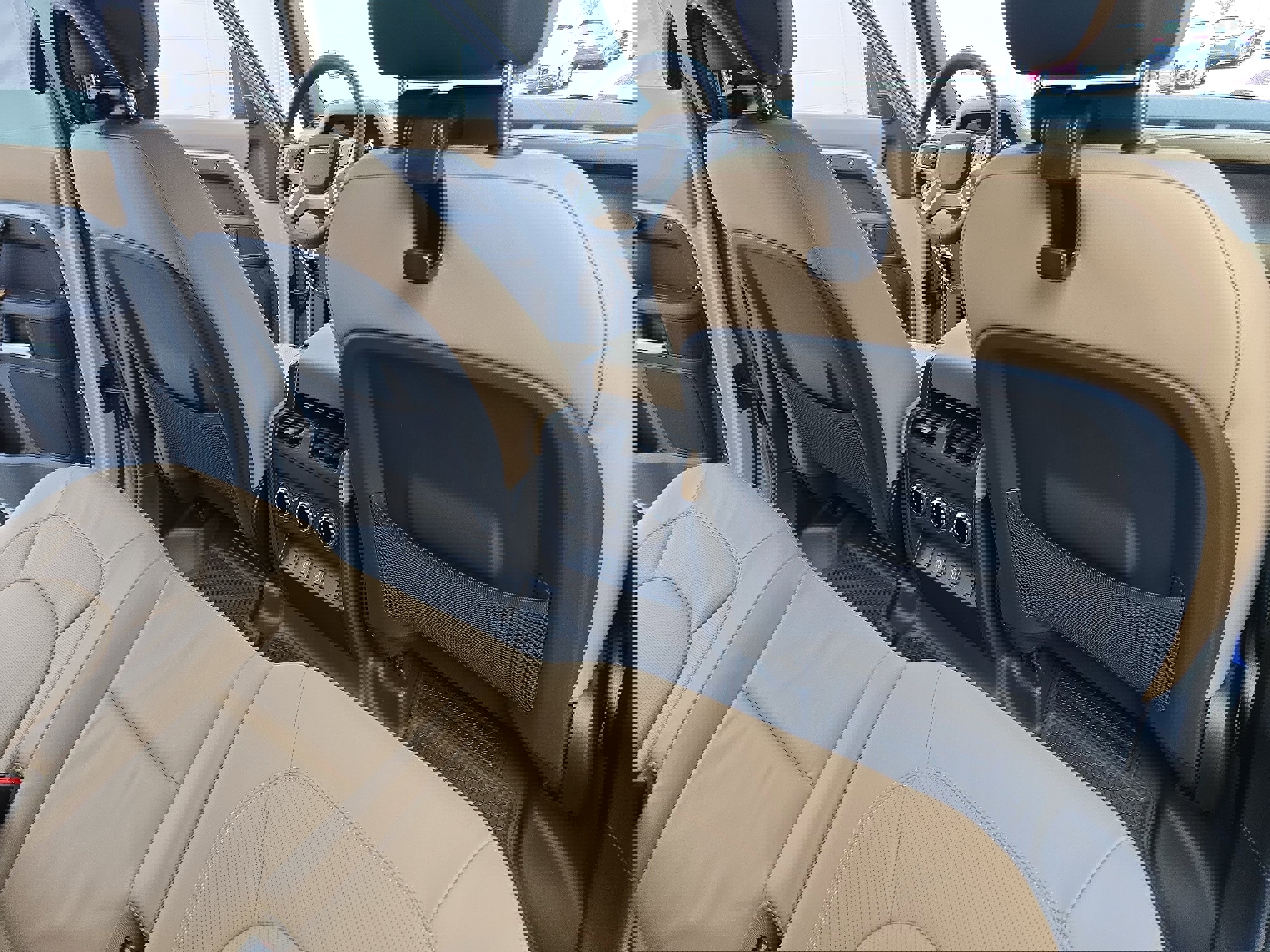 New 2026 Land Rover Defender 110 X-Dynamic SE image 11