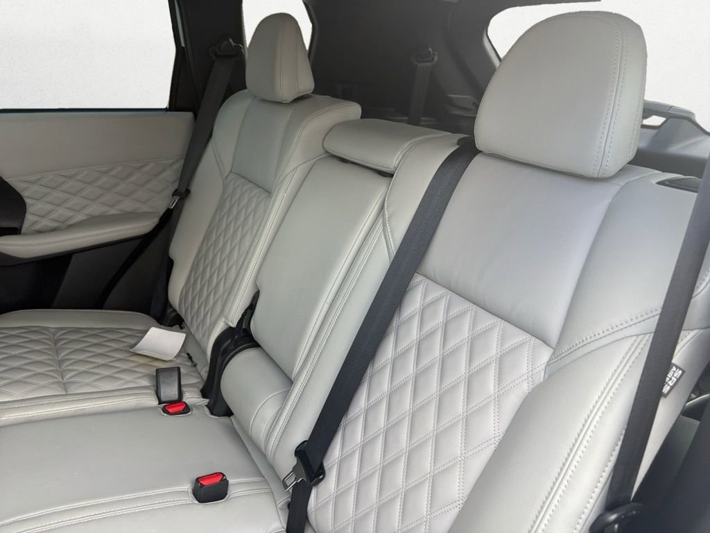 Used 2023 Mitsubishi Outlander AWD image 10