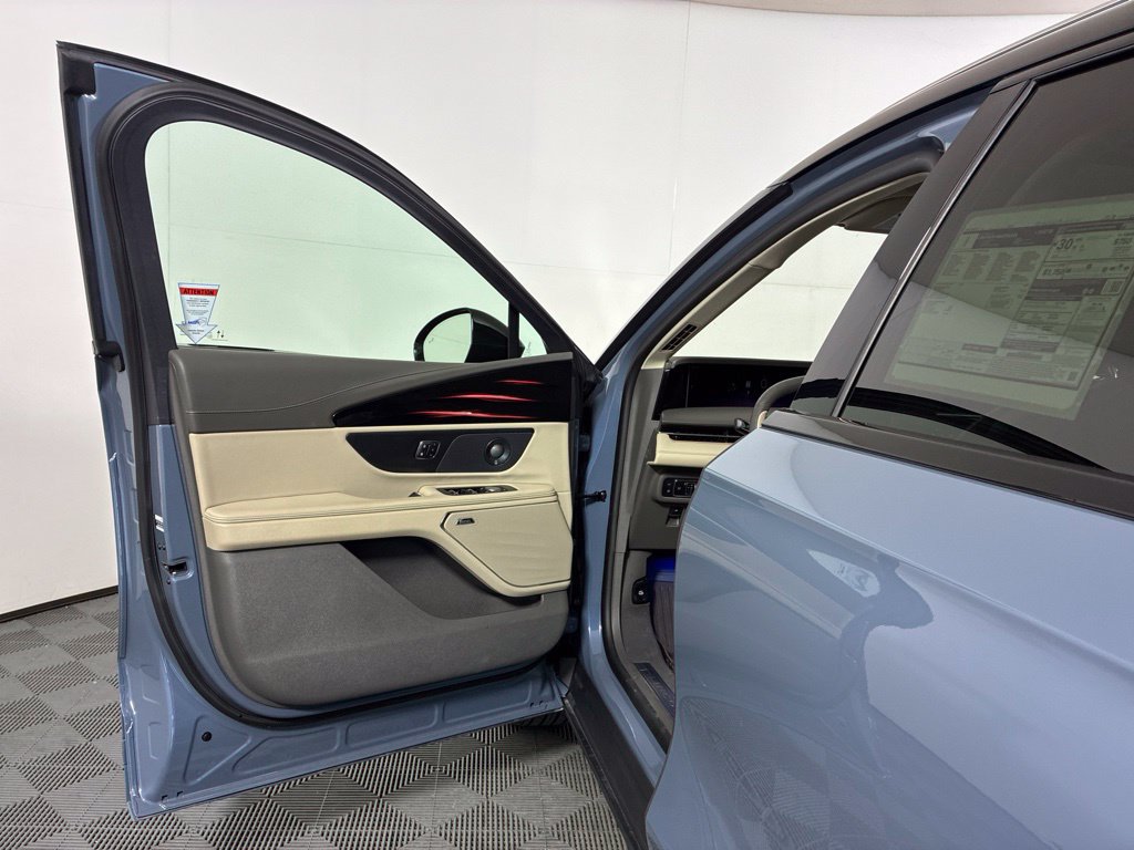 Used 2025 Lincoln Nautilus Reserve AWD/4WD image 23