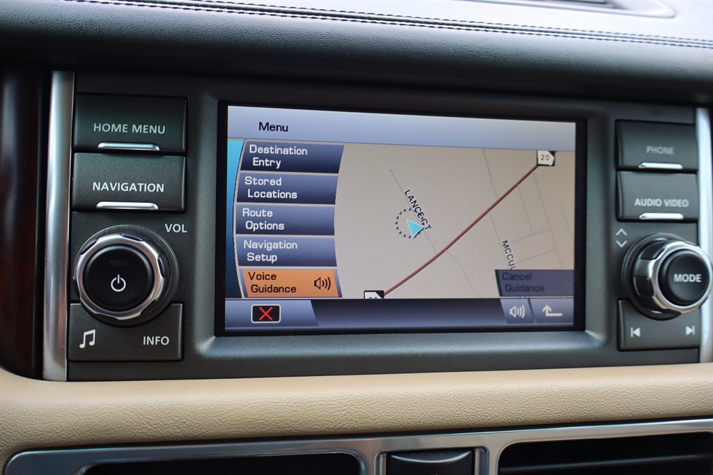 Used 2011 Land Rover Range Rover HSE LUX AWD/4WD image 26