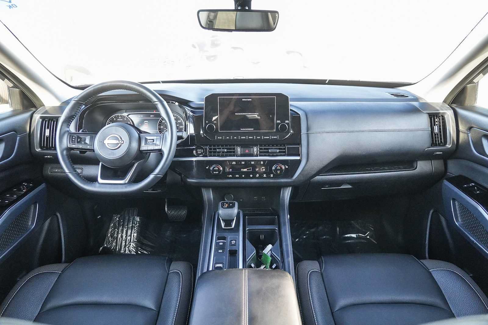 Used 2025 Nissan Pathfinder SL w/ Black Appearance Package FWD image 12