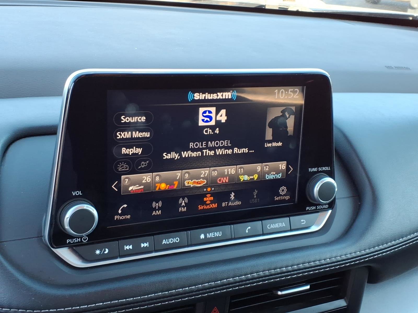 Used 2023 Nissan Rogue SV image 9