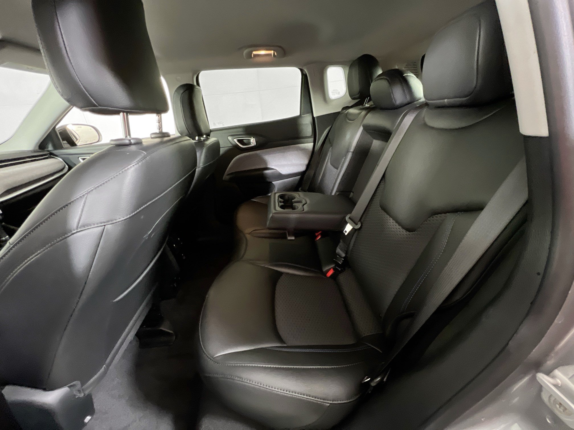 Used 2022 Jeep Compass Latitude w/ Convenience Group AWD/4WD image 23