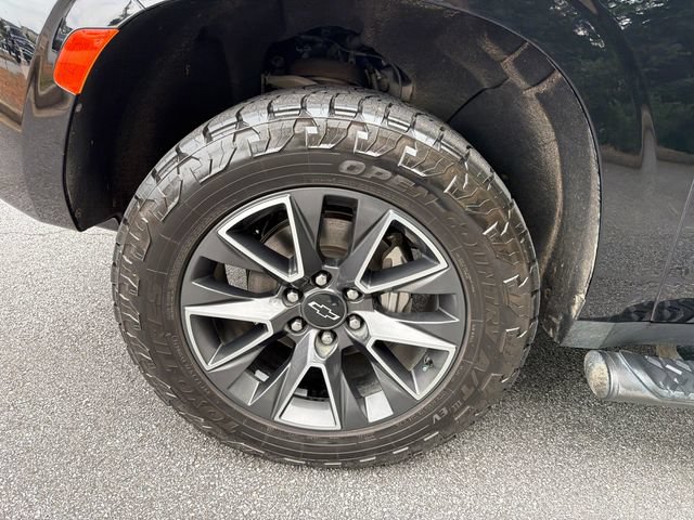 Used 2022 Chevrolet Tahoe Z71 w/ Z71 Off-Road Package AWD/4WD image 11