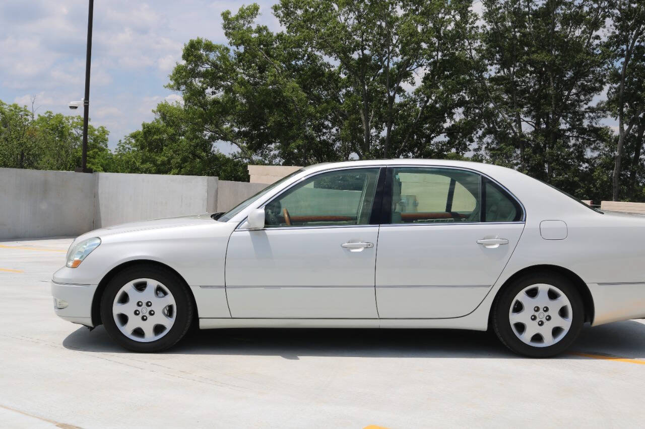 Used 2001 Lexus LS 430 RWD image 26