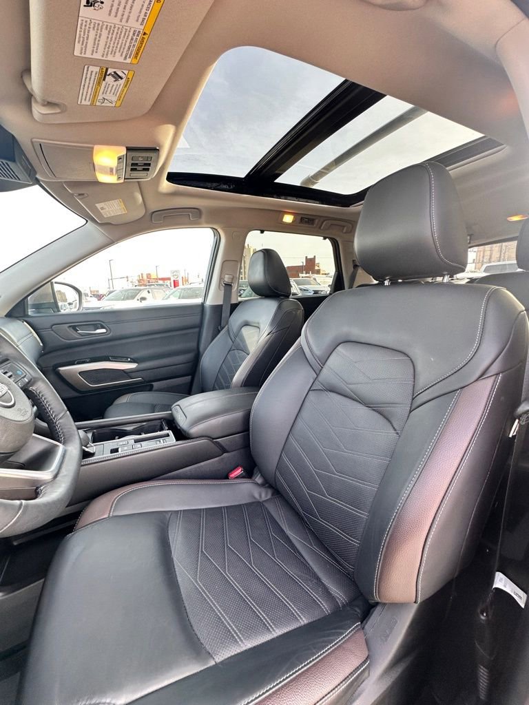 Certified 2024 Nissan Pathfinder Platinum image 28