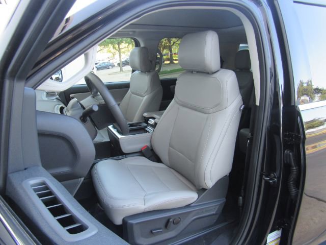 Used 2025 Ford Expedition Active image 6