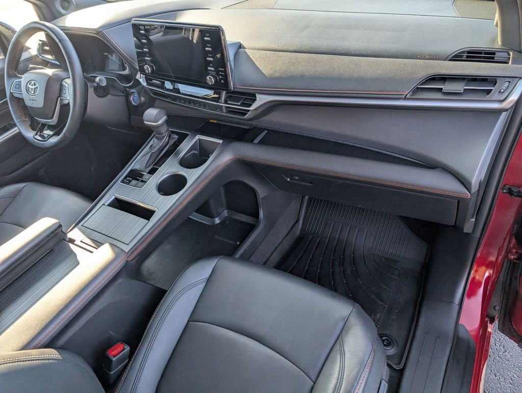 Used 2022 Toyota Sienna XSE image 48