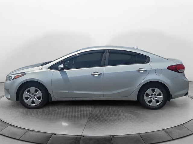 Used 2018 Kia Forte LX FWD image 2